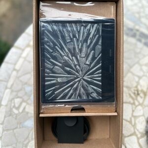 Kindle oasis 32gb champagne 10th edition!! With Wi-Fi and cellular.